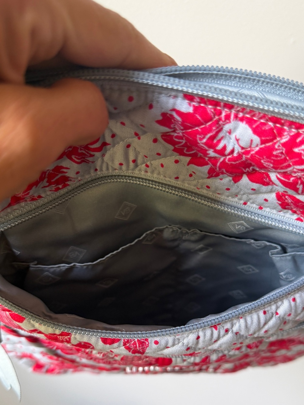 Vera Bradley Red and Gray Floral Quilted Ohio State Crossbody NWT - Picture 5 of 8